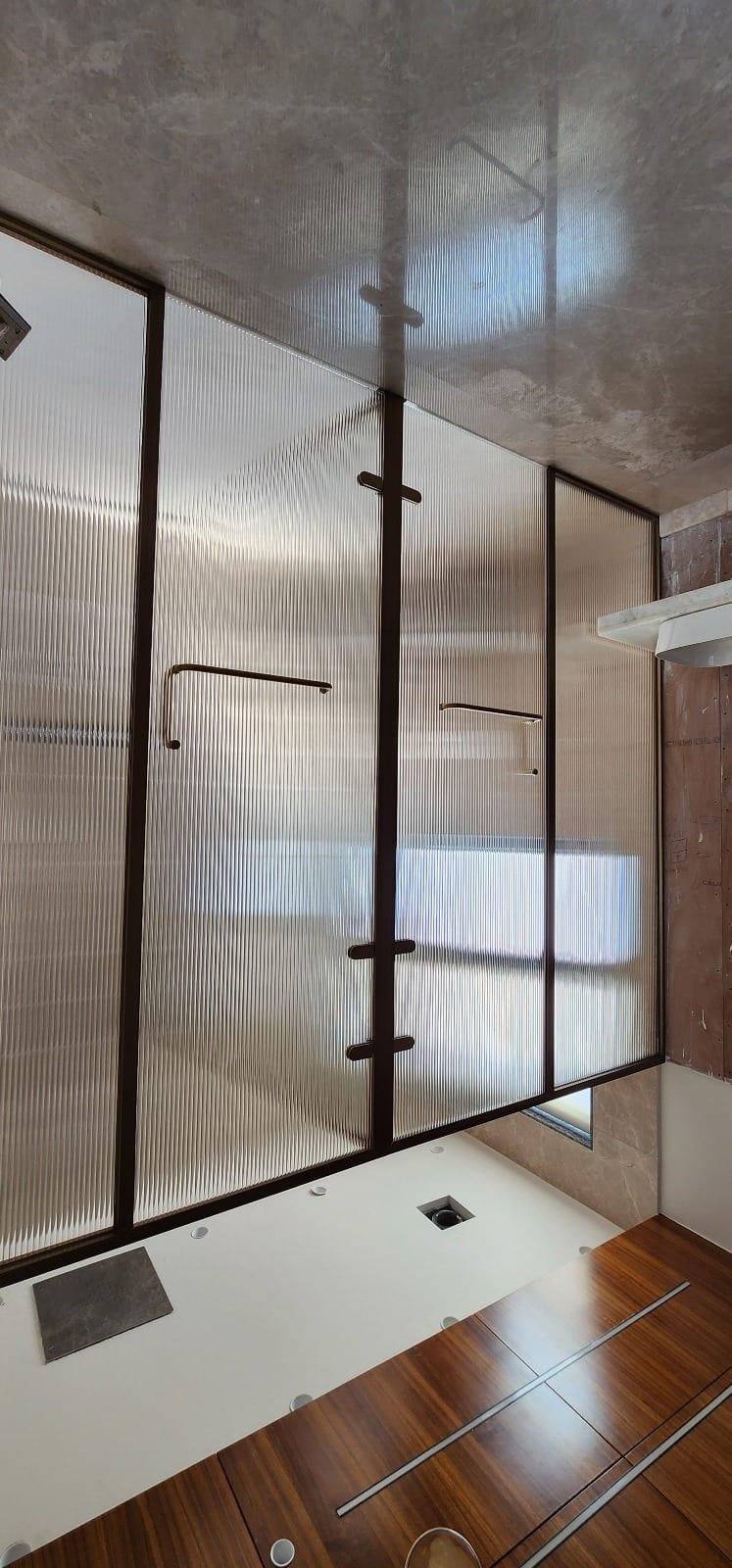Shower Partition — image 4