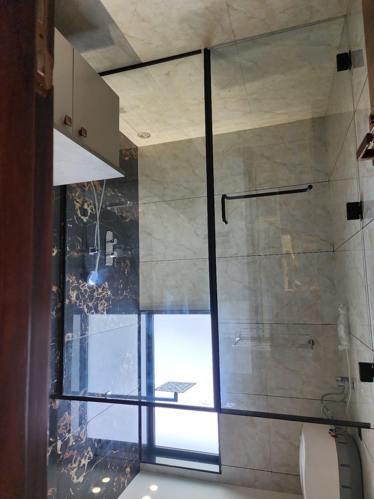 Shower Partition — image 9