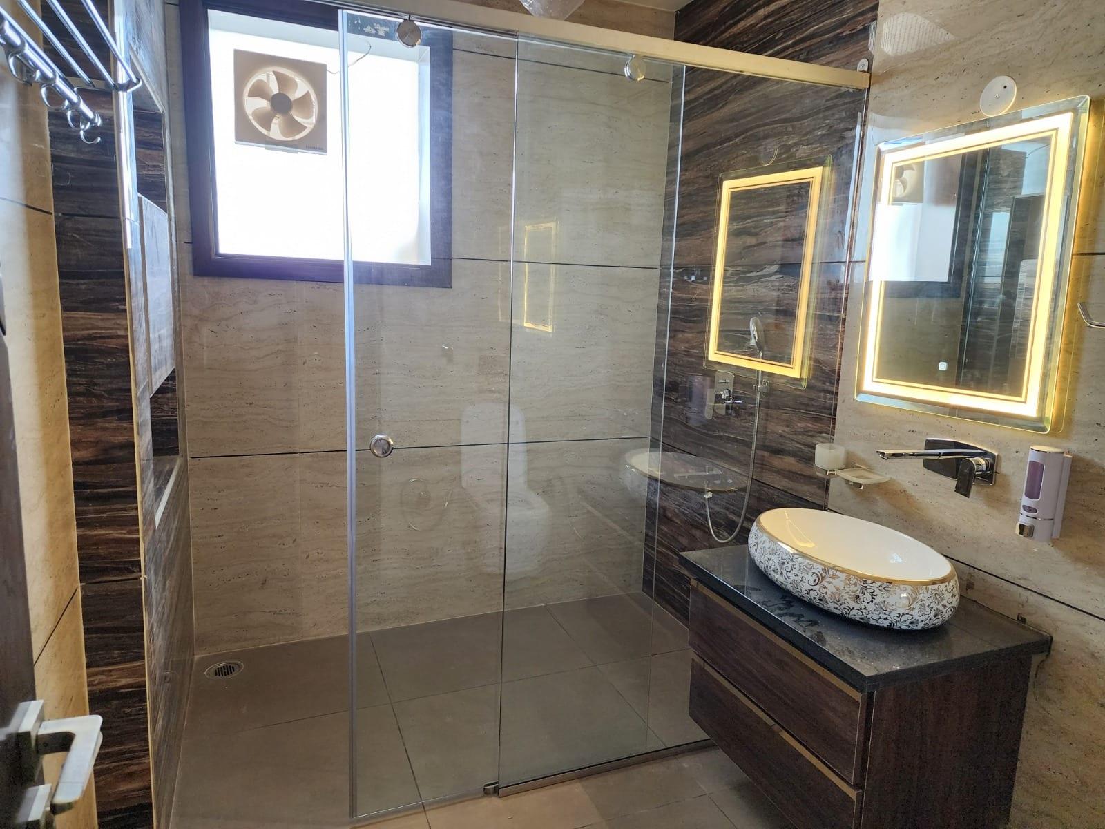 Shower Partition — image 11