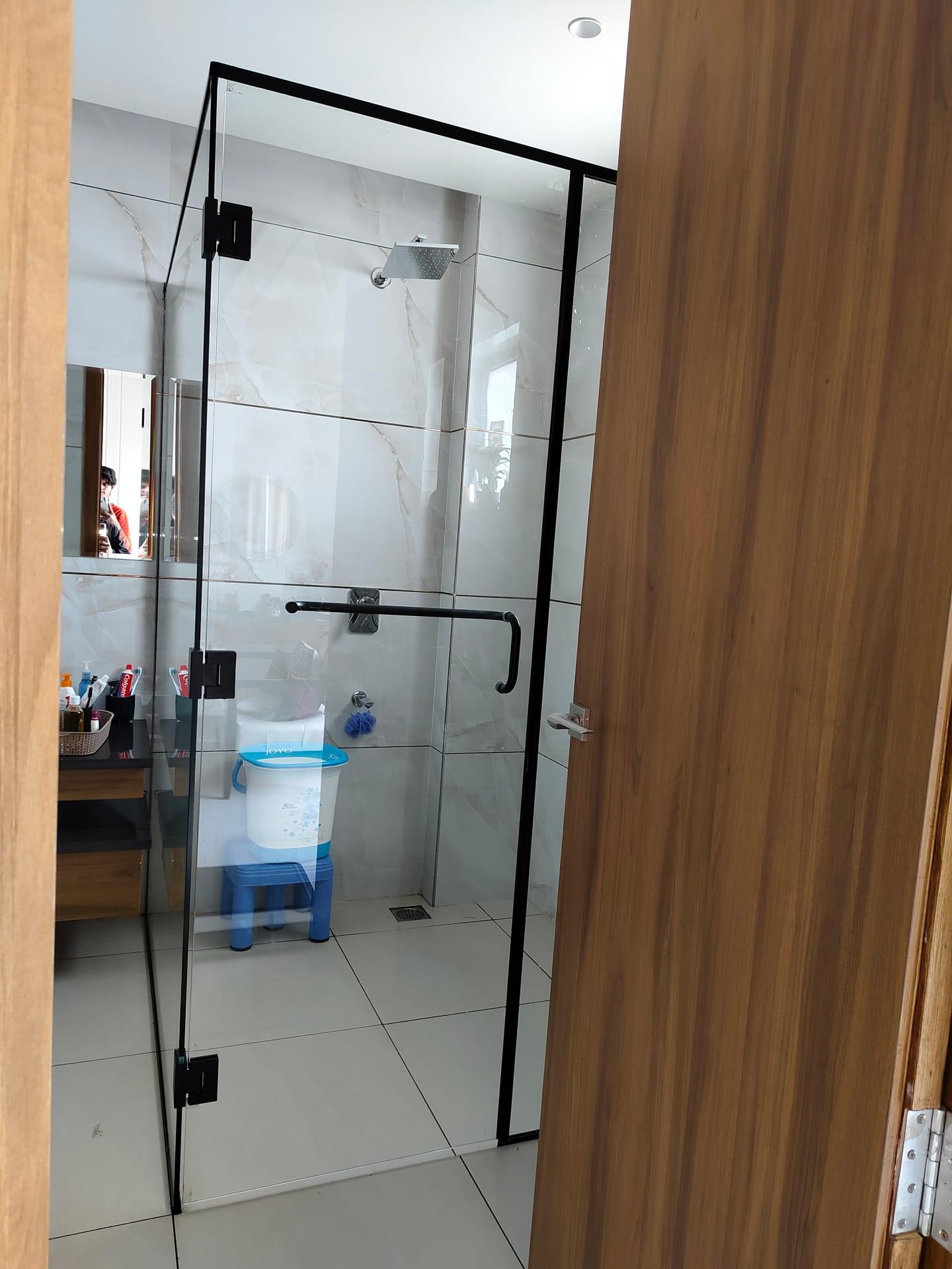 Shower Partition — image 15
