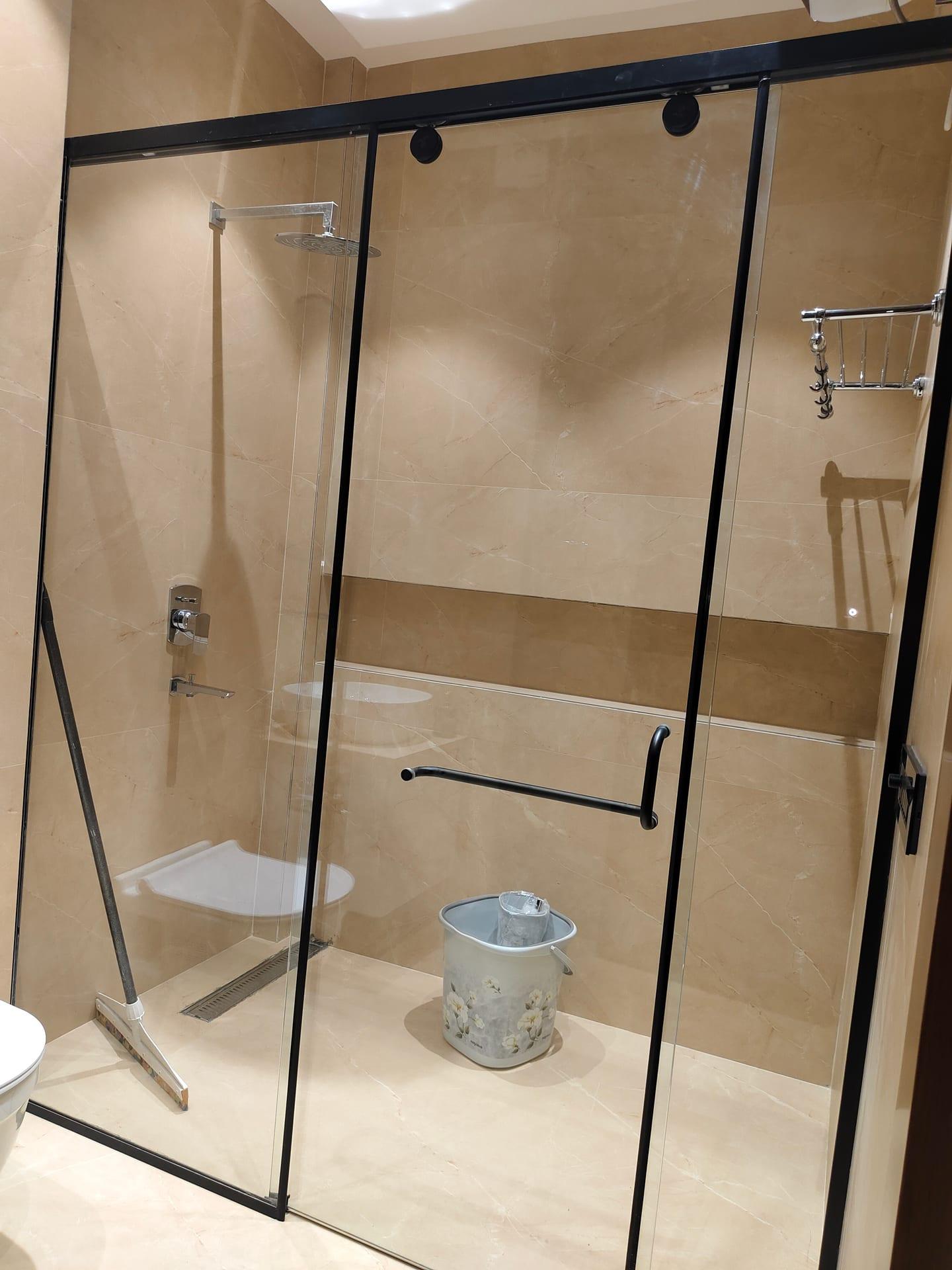 Shower Partition — image 24