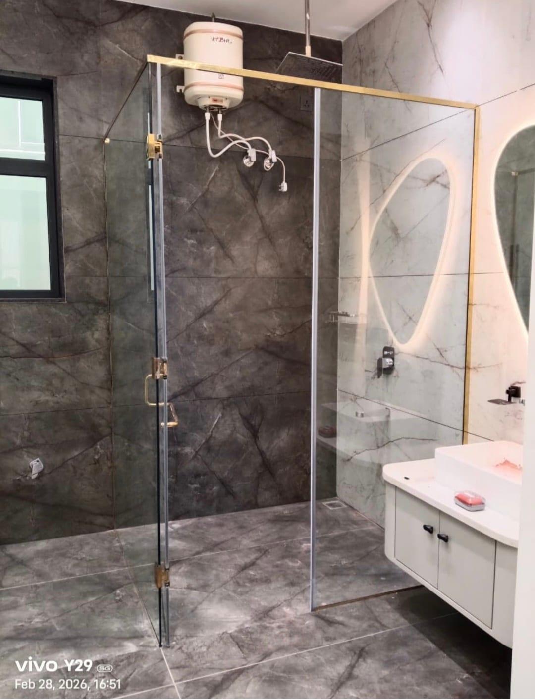 Shower Partition — image 26