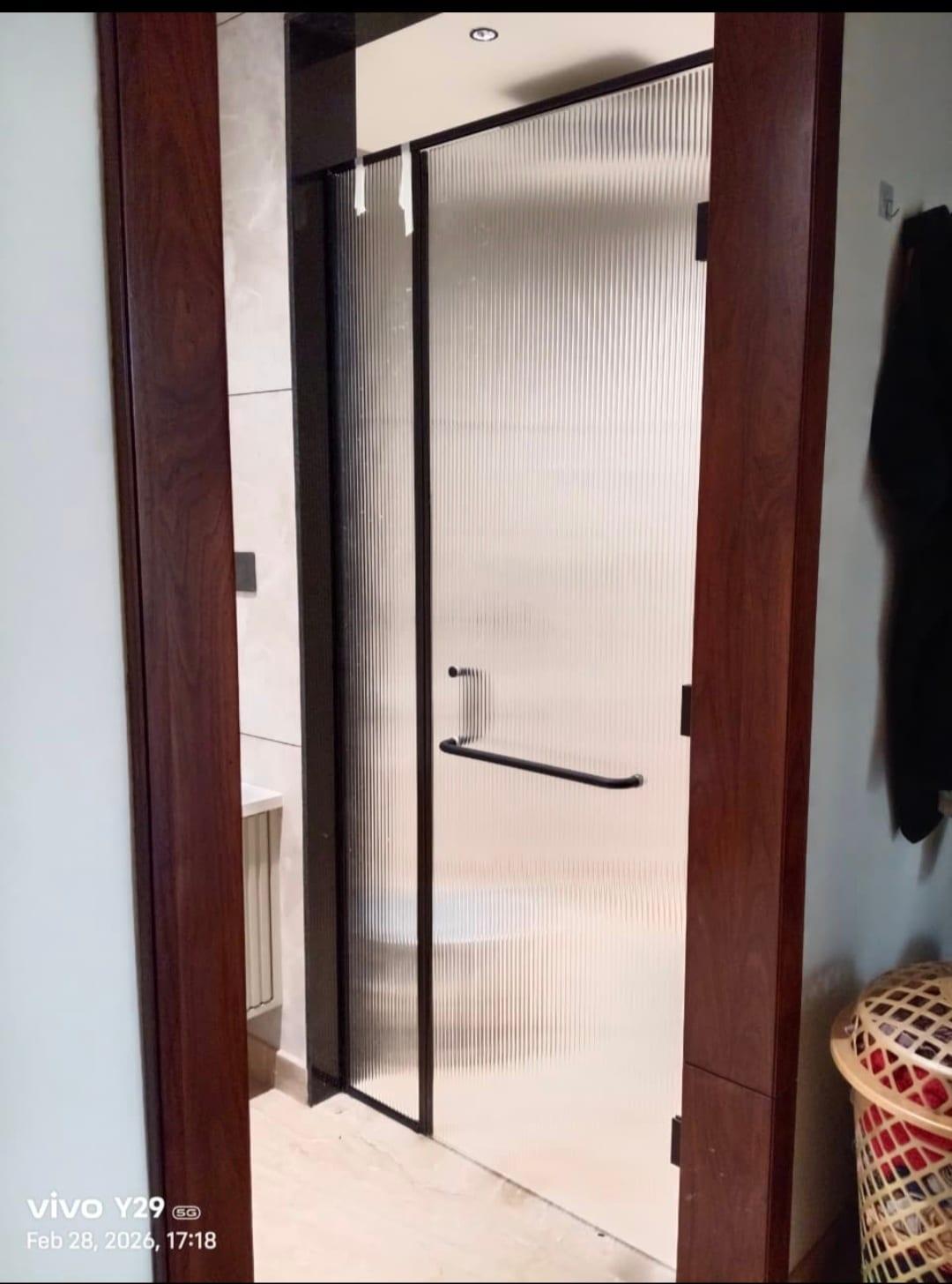 Shower Partition — image 27