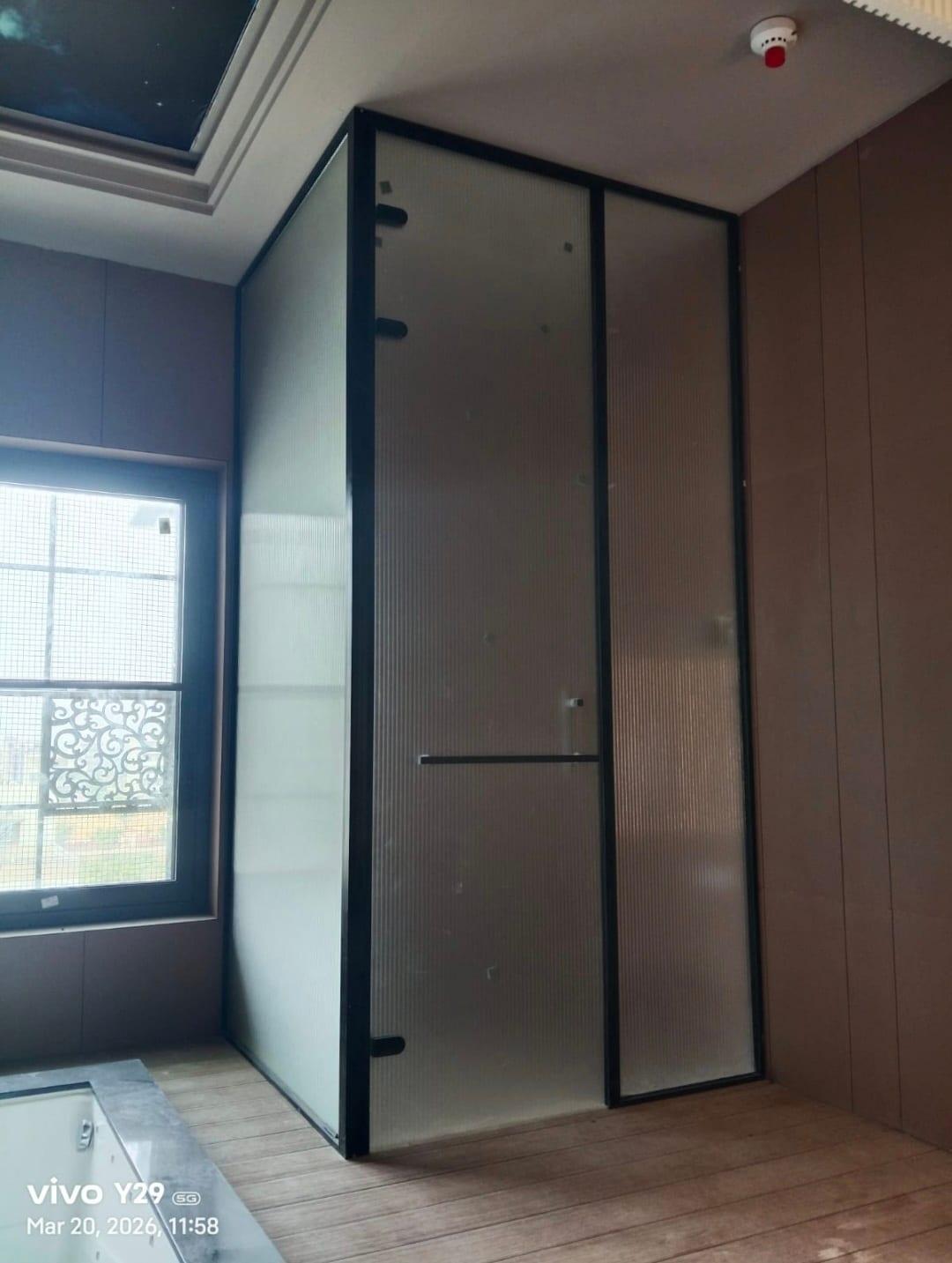 Shower Partition — image 29