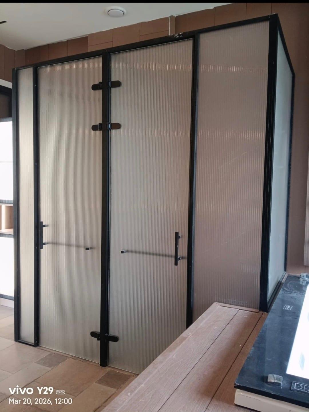 Shower Partition — image 31