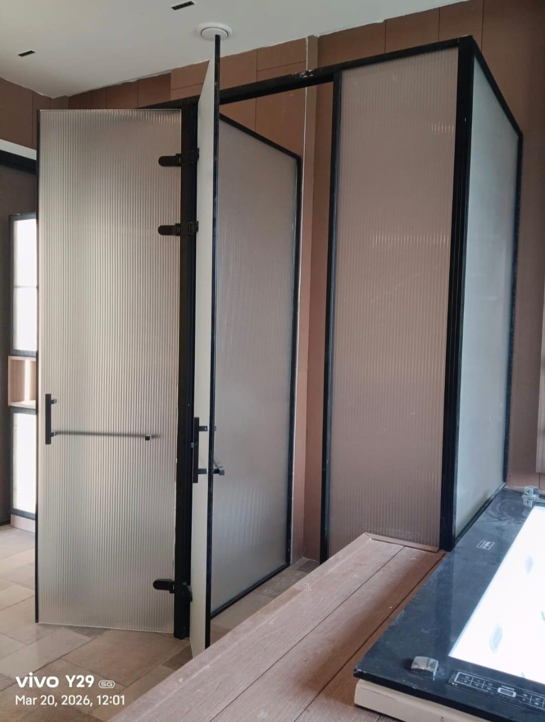 Shower Partition — image 34