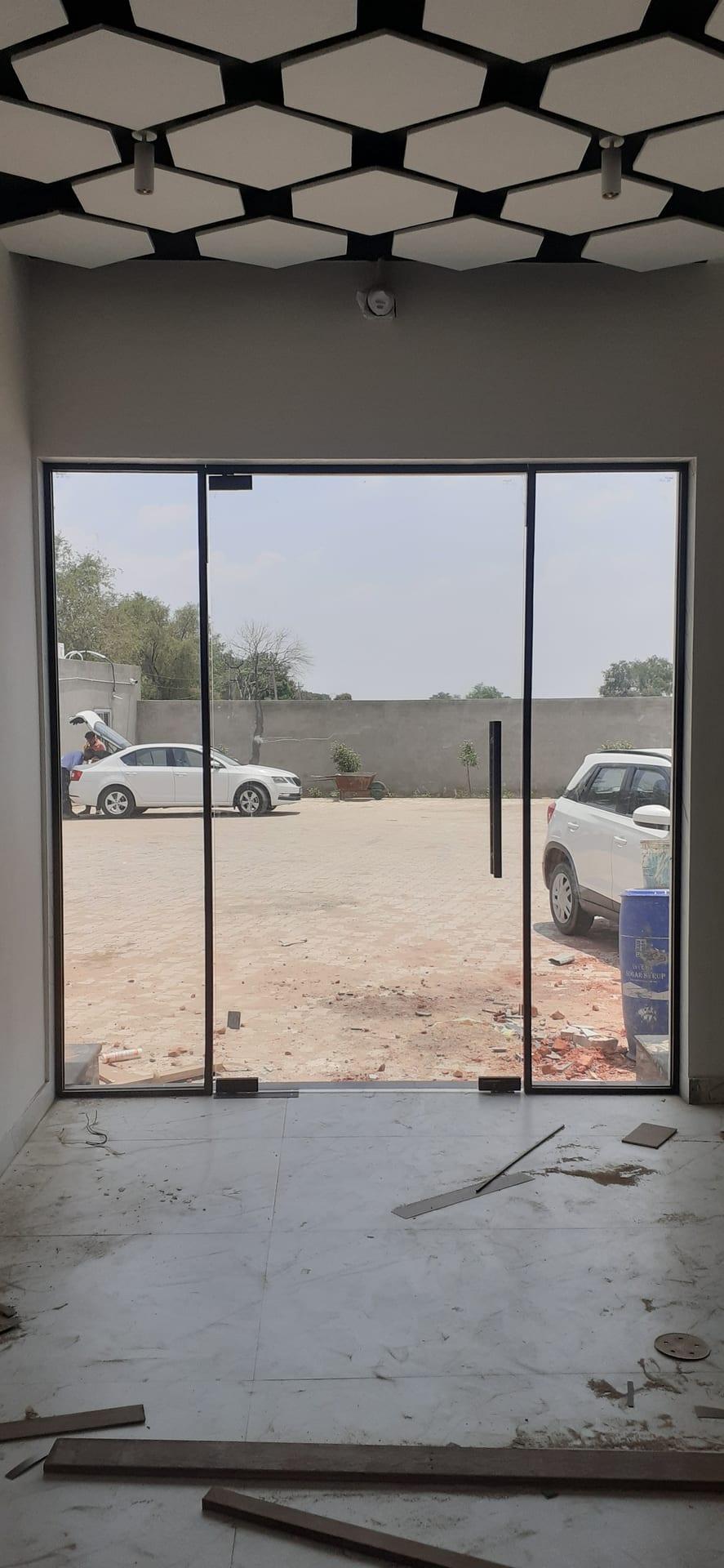 Toughened Glass Partition — image 3