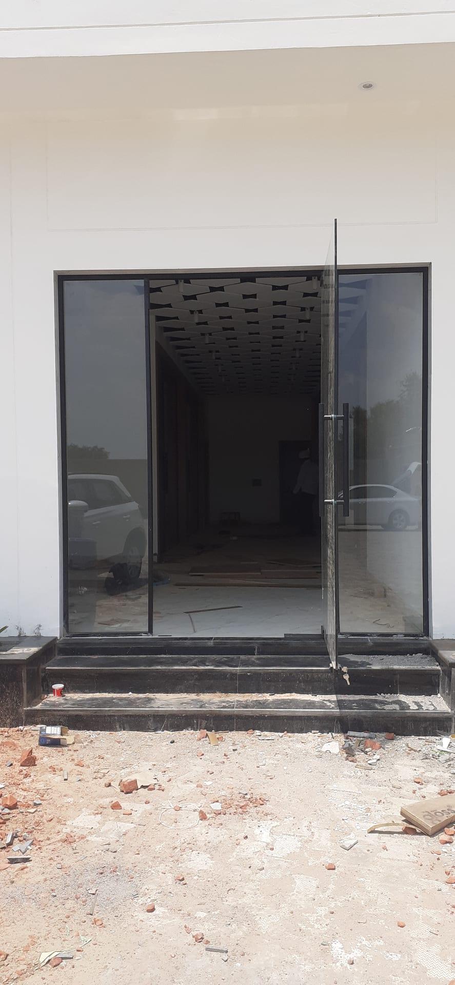 Toughened Glass Partition — image 4