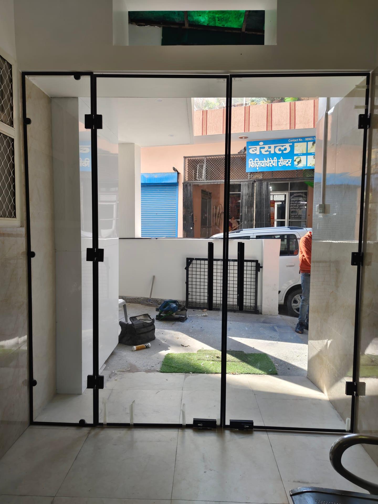 Toughened Glass Partition — image 9