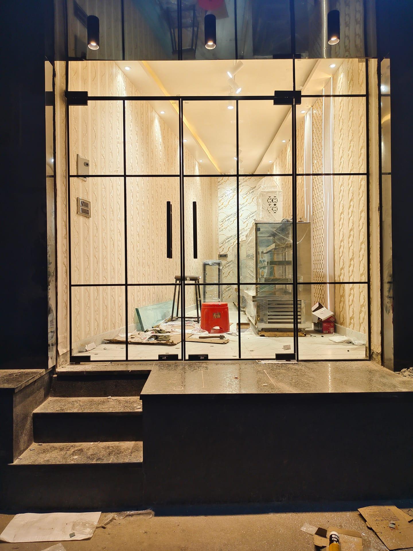 Toughened Glass Partition — image 10